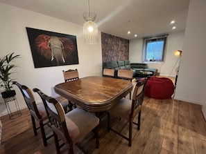 Dining - Familien und Hundefreundliches Hexenhaus am Waldrand im Hunsrück (Simmern (Hunsrück))