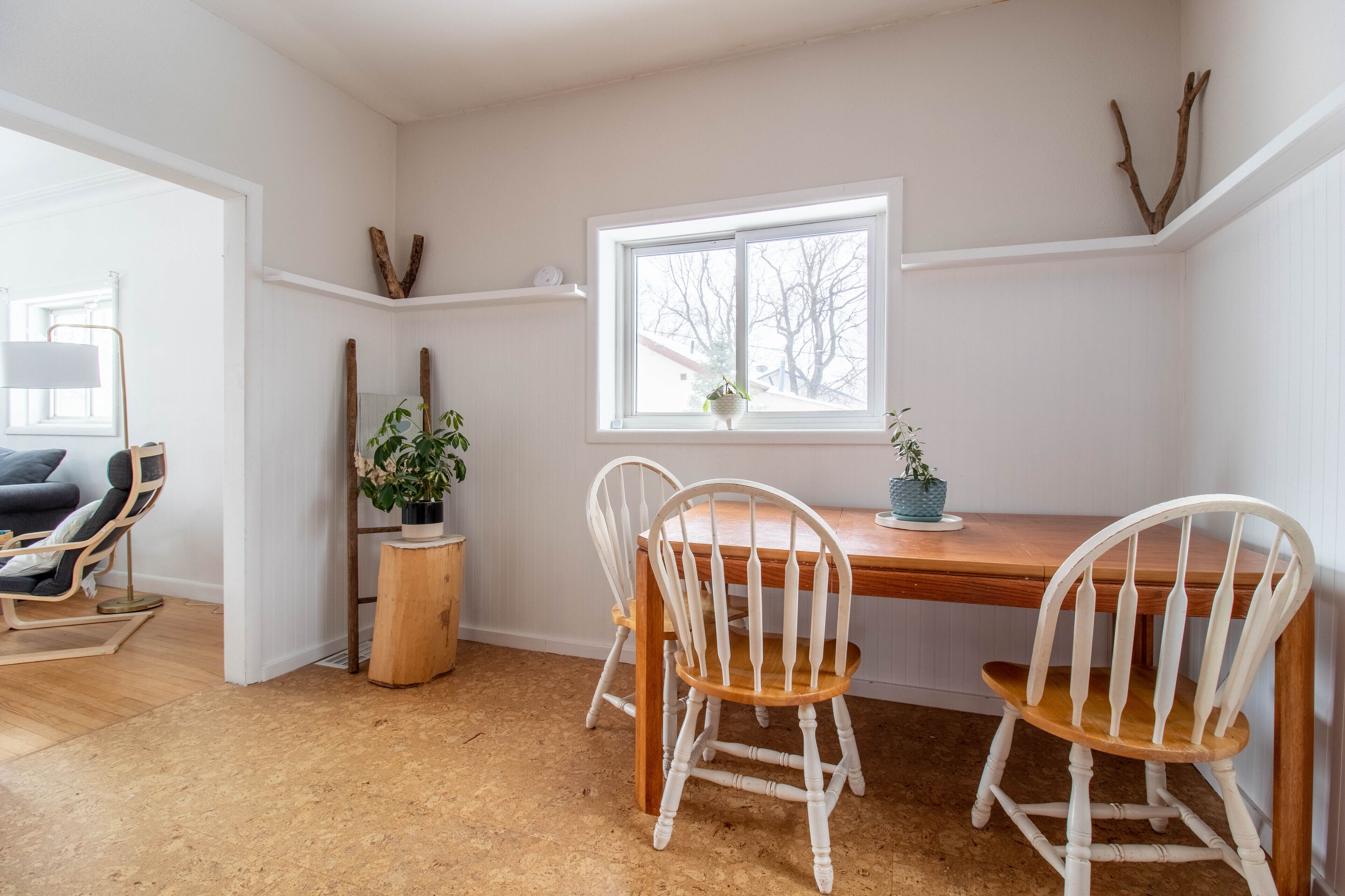 Cozy Home-> Ideal Town Location - Walk To Beach + Everything + Great Fenced Yard - Manitoba