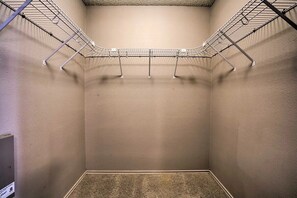 Interior - FAMILY SIZE HOME (San Antonio)