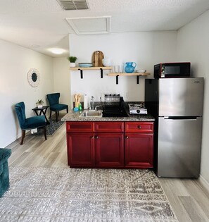 Private kitchen - Beautiful and Cozy Apartment in Brandon, Tampa Florida (Brandon)