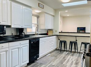 Fridge, microwave, oven, stovetop - Cozy Cabin Steps from Clear Lake – Perfect for Getaways (Clear Lake)