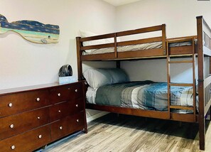 3 bedrooms, travel cot, free WiFi, bed sheets
