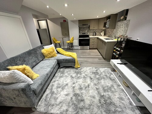 Stylish Oasis in a Central Location, just 15minutes from Toronto Pearson Airport