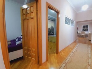 2 bedrooms, iron/ironing board, free WiFi, bed sheets