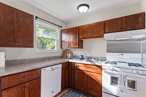 Frigorífic, microones, forn i placa de cuina 