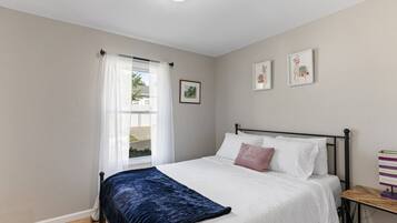 4 habitaciones, escritorio, wifi y ropa de cama
