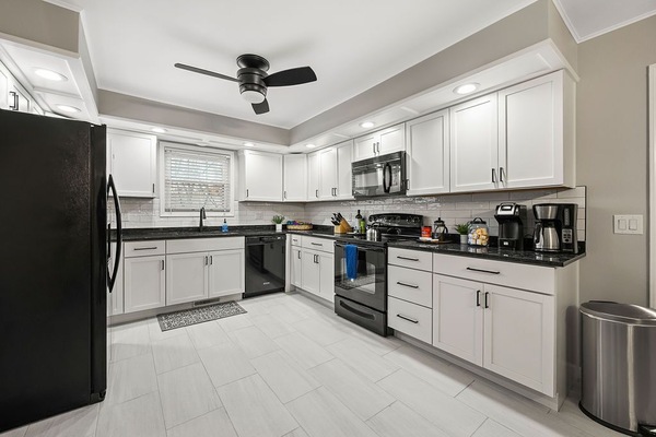 Geladeira, micro-ondas, fogão, cooktop