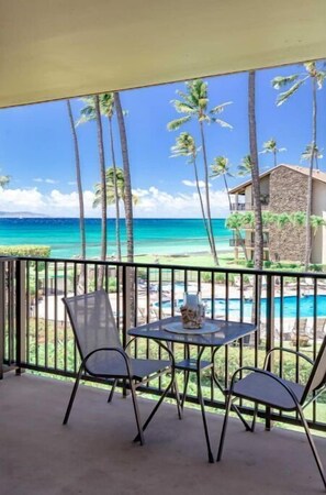 Outdoor dining - Papakea Resort E305 is Open! Please Visit West Maui & Help Our Businesses.  (Lahaina)