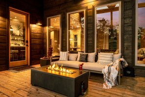 Interior - Hawk Mountain Modern Lodge  Lux Fam Friendly Cabin in Gated Community (Sevierville)