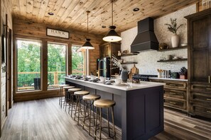 Fridge, microwave, oven, stovetop - Hawk Mountain Modern Lodge  Lux Fam Friendly Cabin in Gated Community (Sevierville)