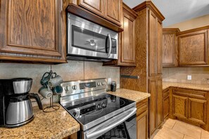 Private kitchen - Forest Escape Lake Conroe (Montgomery)