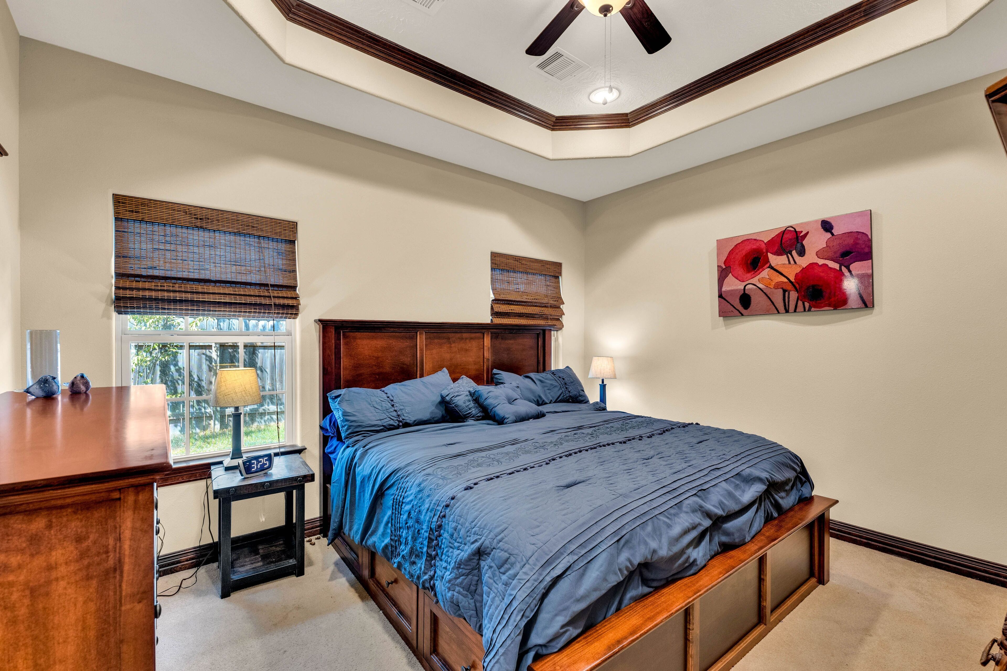 3 habitaciones, tabla de planchar con plancha, wifi y ropa de cama 