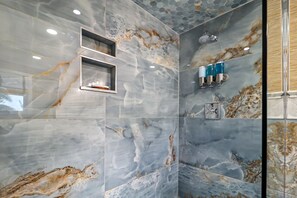 Hair dryer, towels - Leisure Beach Ocean Retreat (North Eleuthera)