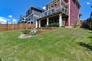 Exterior - A place full of character and charm-Gateway to Canadian Rockies (Cochrane)