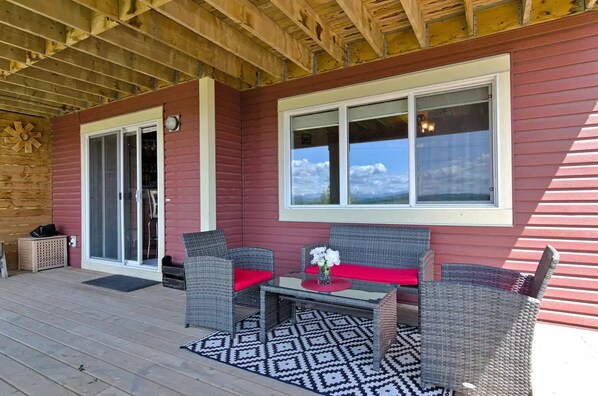 Terrace/patio - A place full of character and charm-Gateway to Canadian Rockies (Cochrane)