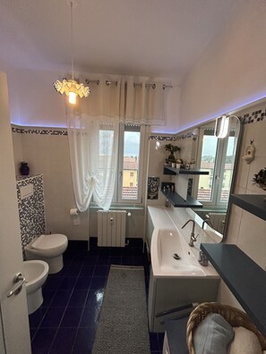 Shower, free toiletries, hair dryer, bathrobes - LAKEHOUSE ENJOY (Pallanza)