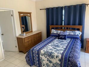 3 chambres, fer et planche à repasser, Wi-Fi, draps fournis