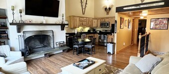 3 Bedroom Plus Loft, 2 Full Baths, 1 Minute to Story Land, 10 mins to Slopes!