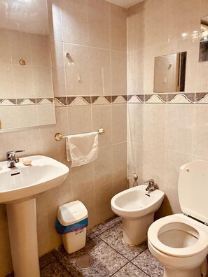 Standard Apartment | Bathroom - Beautiful Apartment in Madrid downtown (Madrid)
