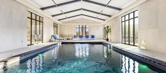 Blue Pond modern home with Indoor Pool/Firepit/Volleyball/Pond by Water Park