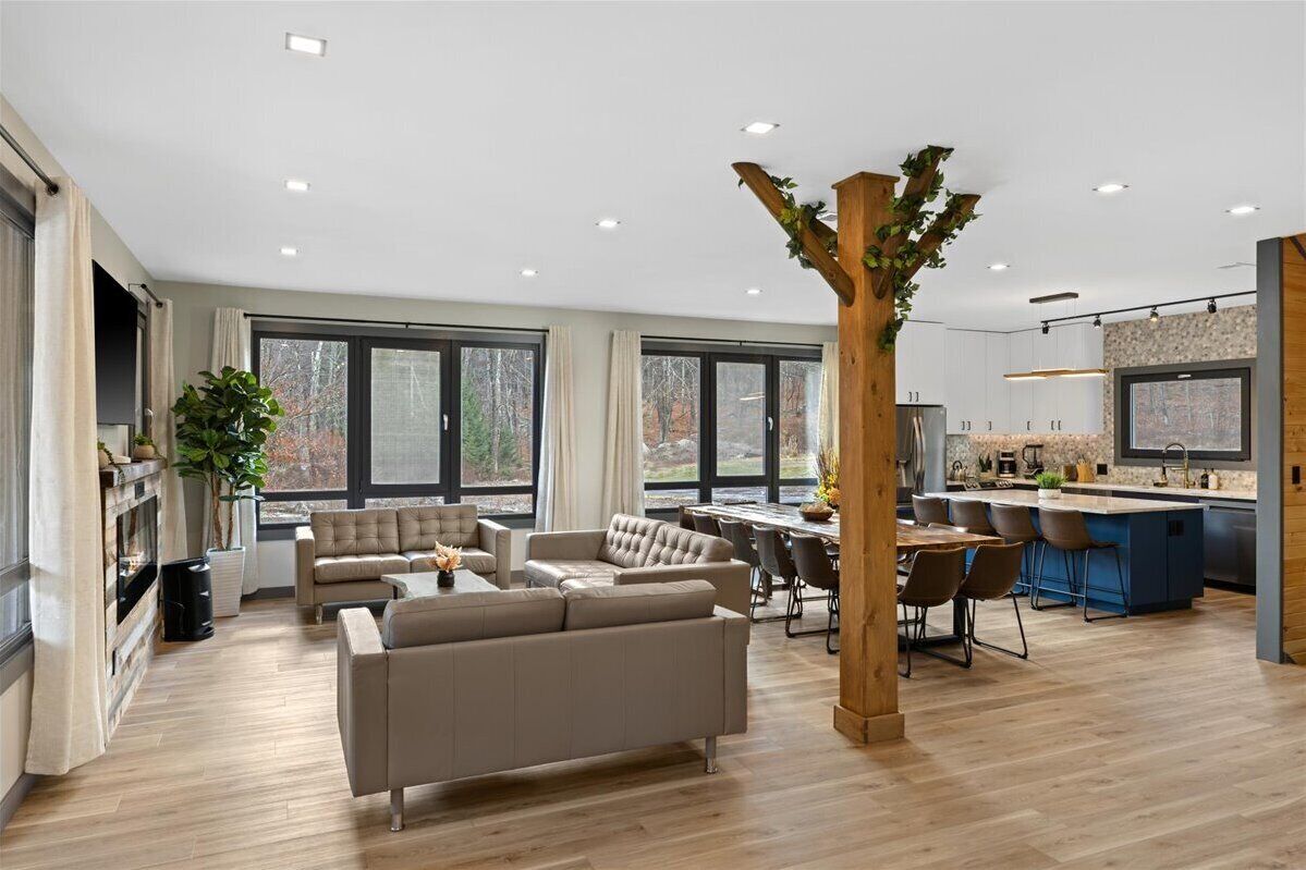 Smart TV, fireplace, table tennis, stereo