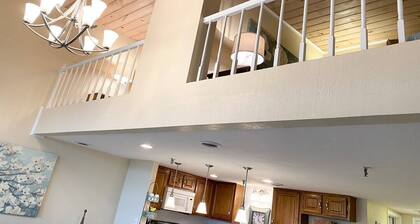 ~RETIREES~GOLFERS~. Classy condo with Cart!