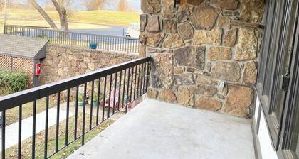 ~RETIREES~GOLFERS~. Classy condo with Cart!