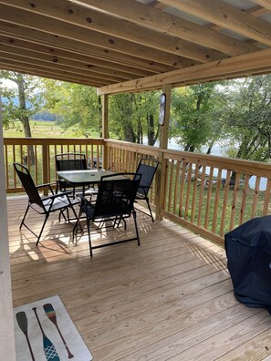 Outdoor dining - Beautiful Serene Studio Cabin! (Elizabethton)