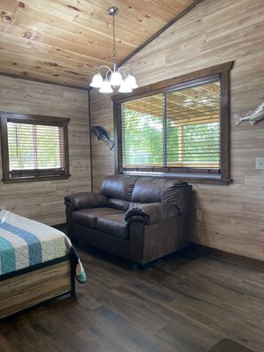1 bedroom, iron/ironing board, travel crib, WiFi - Beautiful Serene Studio Cabin! (Elizabethton)