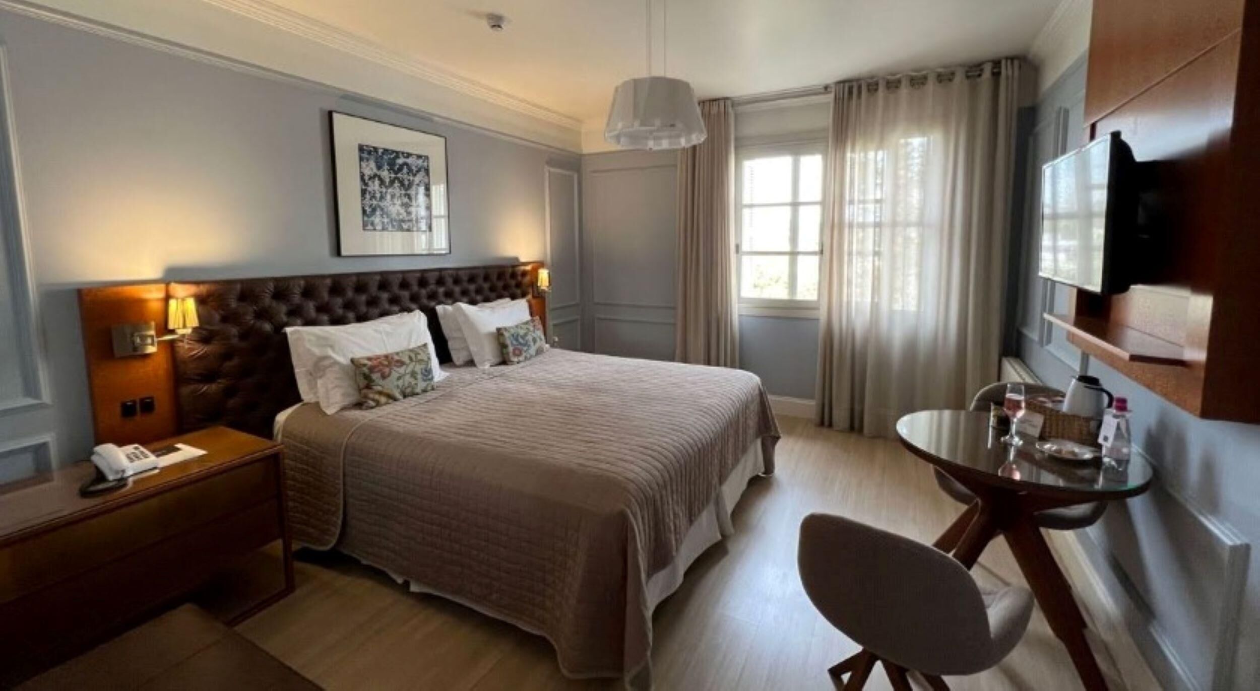 Hypo-allergenic bedding available, minibar, desk, WiFi (free)