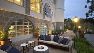 Vista frontal de la propiedad