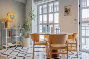 Apartment, 2 Bedrooms (CC3B) | Dining room