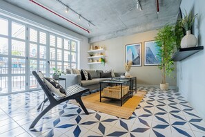 Apartment, 2 Bedrooms (CC1A) | Living area | 100-inch Smart TV with satellite channels - Casa Contemporanea by Wynwood House (Panama City)