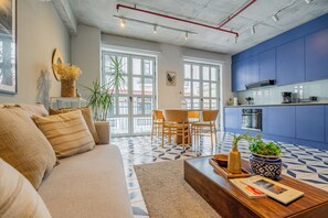 Apartment, 2 Bedrooms (CC3B) | Living area