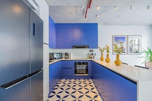 Apartment, 2 Bedrooms (CC2A) | Private kitchen | Fridge, microwave, stovetop, electric kettle