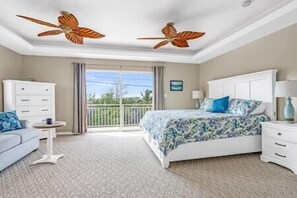 5 soverom, skrivebord, strykejern/-brett og reiseseng for barn