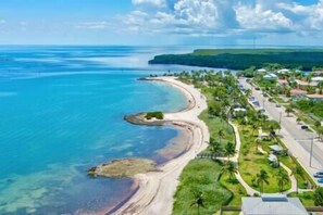 Solsenger og strandhåndklær