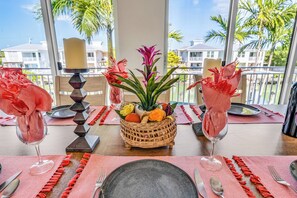 Dining - Sunchasers Paradise - lux home, private pool/spa, 80' dock (Marathon)