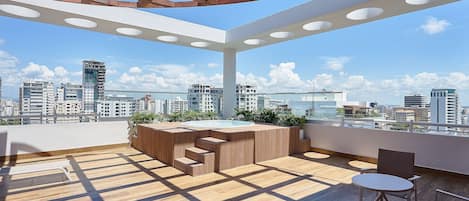 Bain à remous extérieur