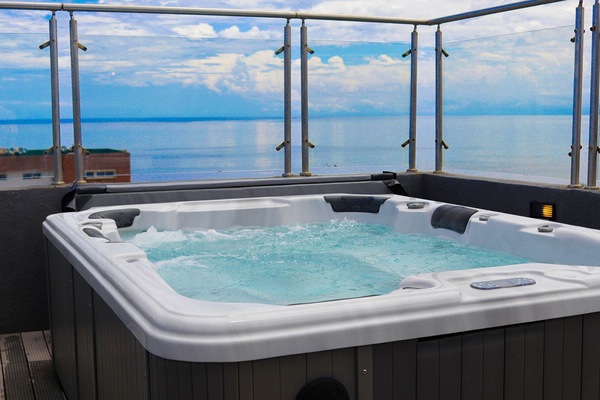 Hot tub, steam room, body treatments, body scrubs, facials, reflexology