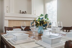 아파트, 침실 4개, 장애인 지원, 전용 수영장 | 다이닝