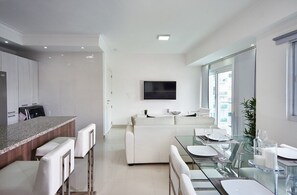 Dining - Classy 1BR | wifi * Downtown | Piantini (Santo Domingo)