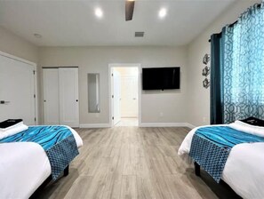 4 bedrooms, desk, iron/ironing board, travel cot