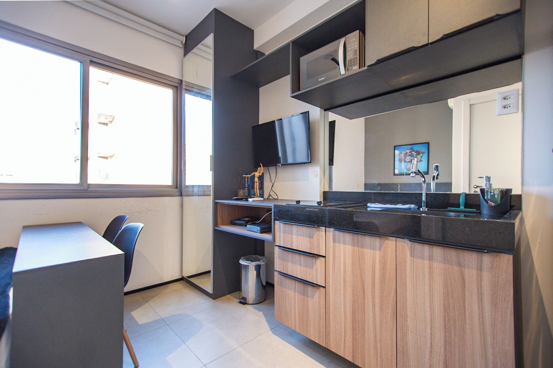 Studio Standard (600045) | Arbetsyta för laptop, gratis wi-fi och sängkläder