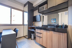 Studio Standard (600045) | Arbetsyta för laptop, gratis wi-fi och sängkläder