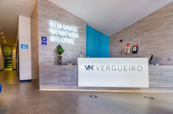 Welcome to Vergueiro, where a warm and inviting atmosphere awaits guests.