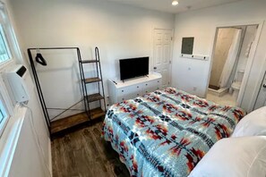 2 bedrooms, iron/ironing board, WiFi, bed sheets - 2bd/2ba, Family Friendly, 6 miles to Disneyland (Mokelumne Hill)