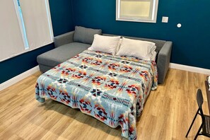 2 chambres, fer et planche à repasser, Wi-Fi, draps fournis