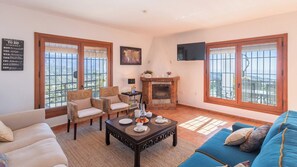 Télévision, cheminée