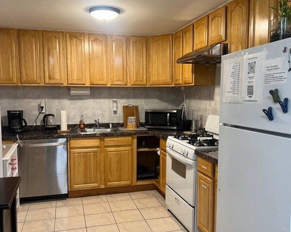 Kochgeschirr/Geschirr/Besteck